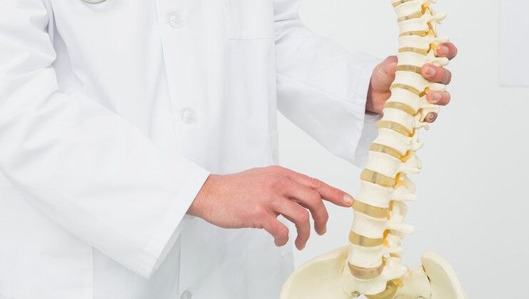 doktor osteokondroz gelişim sürecini gösteriyor